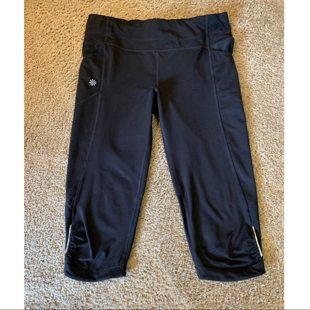 Athleta capris with pockets size M